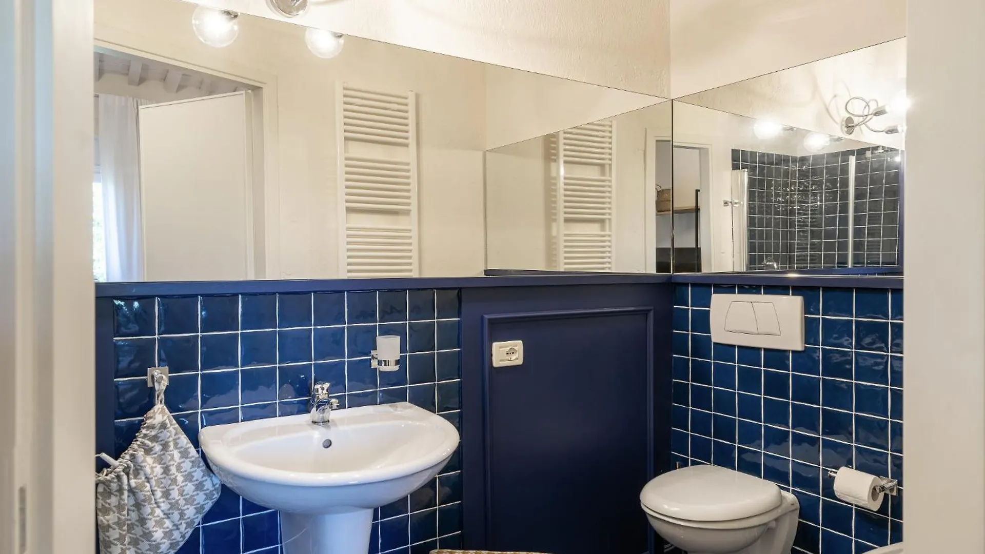 Guest house Scarlea Rooms Cecina  Italy